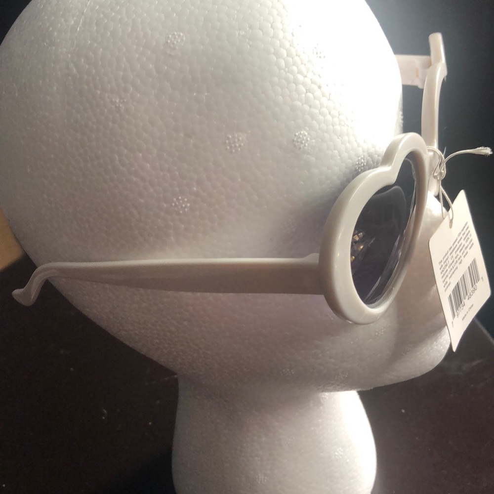 Heart Sunglasses - Picture 7 of 7